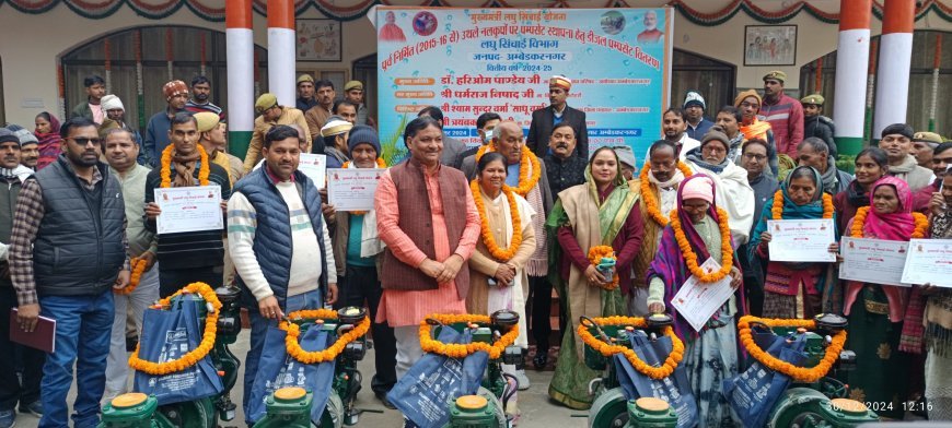 मुख्यमंत्री लघु सिंचाई योजना: अम्बेडकरनगर में 50 किसानों को डीजल पम्पसेट वितरित