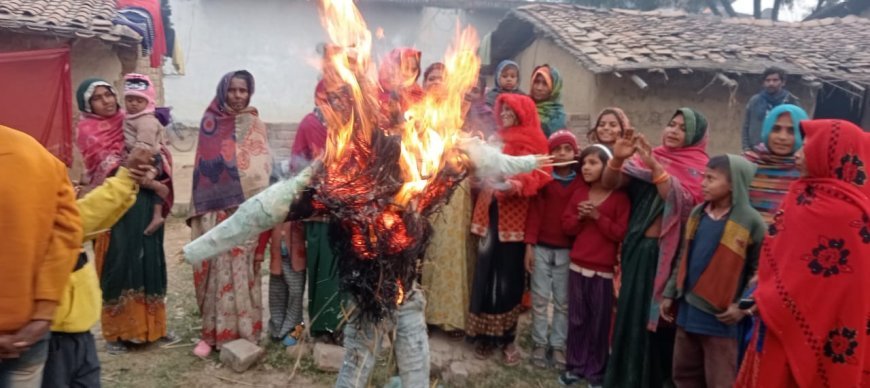 बसपा नेताओं के खिलाफ कार्यकर्ताओं का विरोध, मुख्य मंडल प्रभारी का पुतला दहन