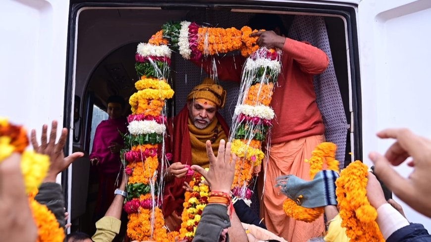 प्रयागराज: शंकराचार्य स्वामी अविमुक्तेश्वरानंद पहुंचे मनकामेश्वर मंदिर, हुआ भव्य स्वागत