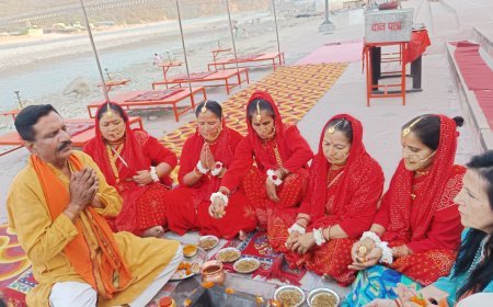 पूर्णानंद घाट पर रामनवमी के पर्व पर गूंजी श्रद्धा की गूंज, महिलाओं ने की विशेष गंगा आरती