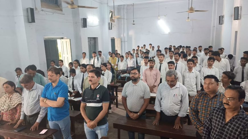 पहलगाम हमले में शहीदों की याद में कुलभास्कर आश्रम पीजी कॉलेज में श्रद्धांजलि सभा