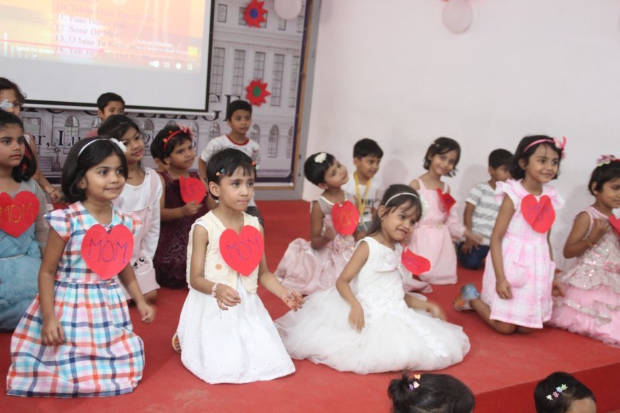 इरम पब्लिक कॉलेज में मदर्स डे पर माताओं का सम्मान, बच्चों के विकास पर हुई गहन चर्चा