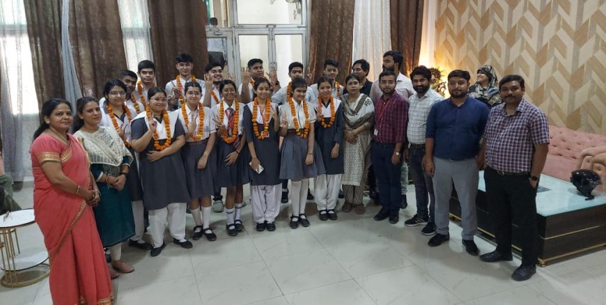बी एस एस एजुकेशन सेंटर के छात्रों ने सीबीएसई बोर्ड परीक्षा में फिर मारी बाजी, शत-प्रतिशत रिजल्ट