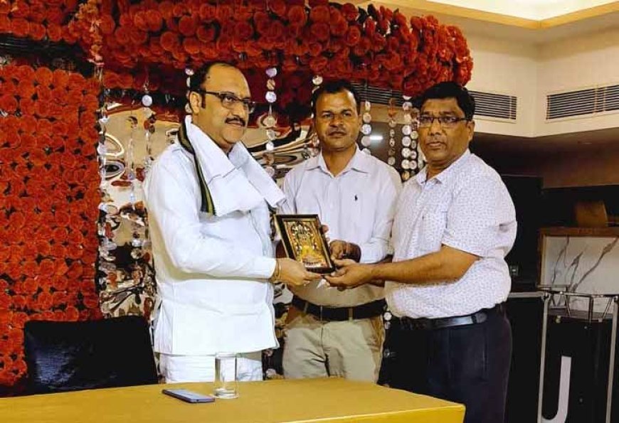 विश्व संवाद केंद्र मथुरा ने नारद जयंती पर किया पत्रकारों का भव्य सम्मान समारोह