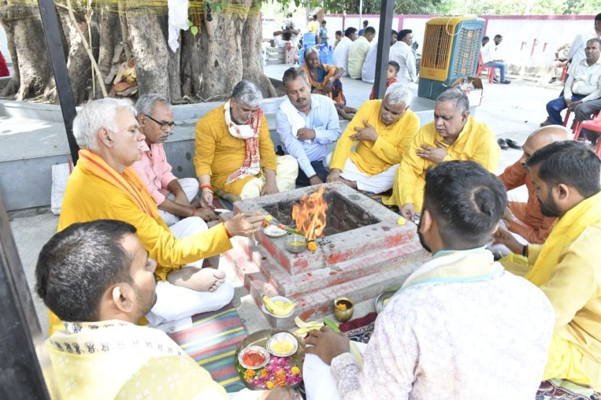 मऊ में धर्म-संवाद: दुर्गा शंकर मिश्रा ने किया मंदिरों में नव मूर्तियों का अनावरण, कथा और भंडारे में हुए शामिल