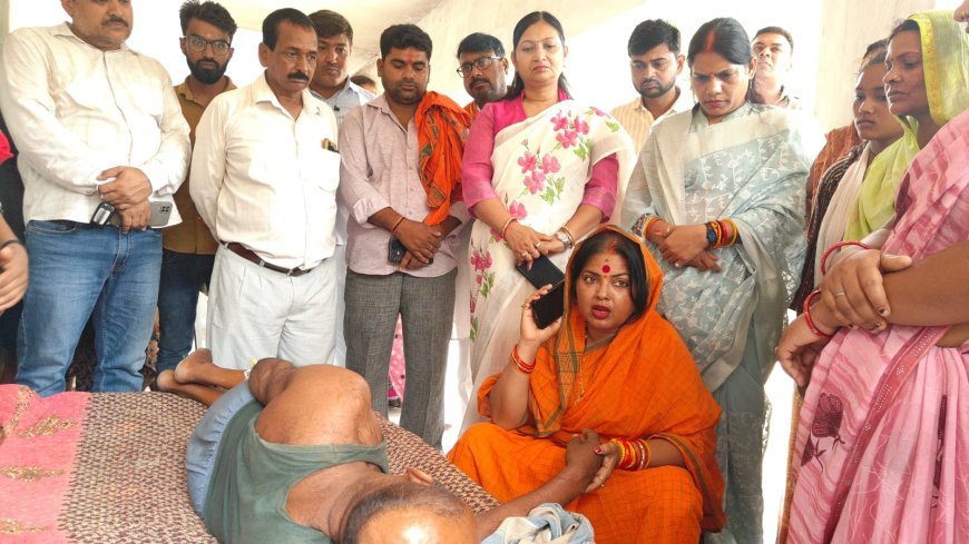भाजपा जिलाध्यक्ष निर्मला पासवान पहुंचीं पीड़ित के घर, पुलिस पर लगाया दलित उत्पीड़न का आरोप