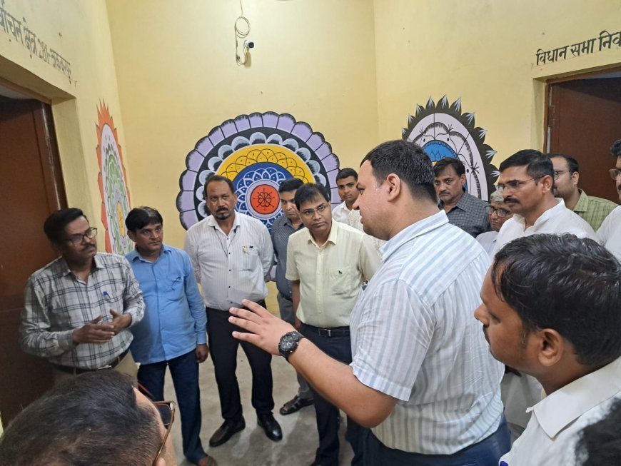 जिलाधिकारी अनुपम शुक्ला ने किया ईवीएम वेयरहाउस का निरीक्षण