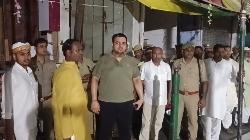 मोहर्रम पर शांति व्यवस्था को लेकर डीएम ने किया टांडा व किछौछा का रात्रि निरीक्षण