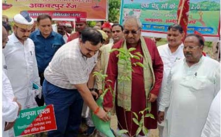 ‘एक पेड़ मां के नाम 2.0’ में अंबेडकरनगर से शुरू हुआ जनआंदोलन, तमसा नदी किनारे हुआ वृहद वृक्षारोपण