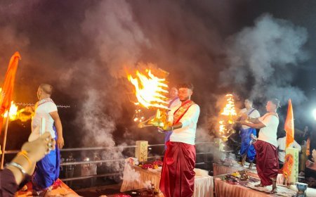 गुरु पूर्णिमा पर नैनी अरेल रेल घाट से शुरू हुई भव्य गंगा आरती