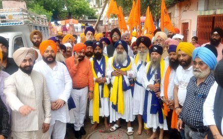 शहीदों की याद में समर्पित यात्रा का केसरी झंडों और फूलों से हुआ भव्य स्वागत