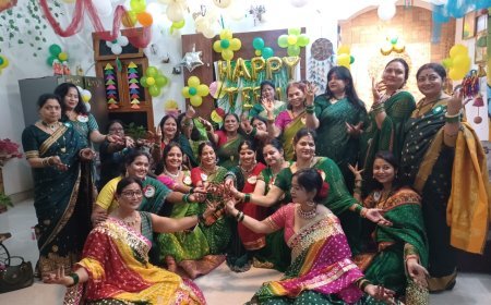 ठिठोली तीज पर रंग बिखेर गईं बहनें, रजनी प्रकाश के आवास पर हुआ आयोजन