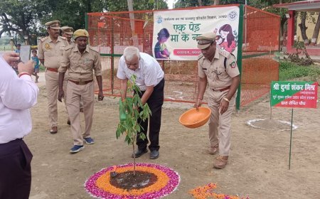 पूर्व मुख्य सचिव दुर्गा शंकर मिश्र ने श्रवण धाम में किया रुद्राक्ष और बेल वृक्ष का रोपण