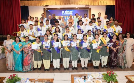 एसकेडी एकेडमी में टॉपर्स का सम्मान, नीट-जेईई चयनित छात्रों को मिला मंच और प्रेरणा