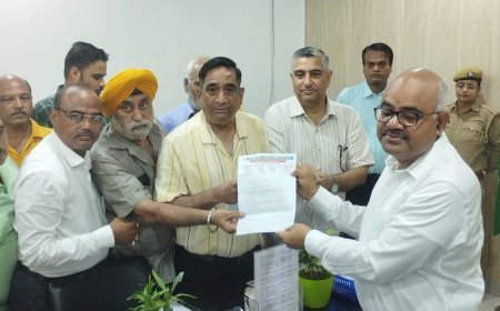 टेंट व्यापारी एसोसिएशन ने जिलाधिकारी को सौंपा ज्ञापन, उठाईं कई अहम मांगें