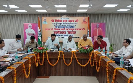 प्रभारी मंत्री गिरीश चंद्र यादव की बैठक: विकास, राजस्व और कानून व्यवस्था पर जोर