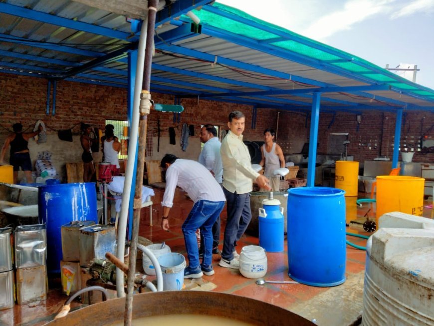 मथुरा में मिला मिलावटी पनीर का अड्डा, खतरनाक रसायनों से बन रहा था रोज़ाना सैकड़ों किलो पनीर