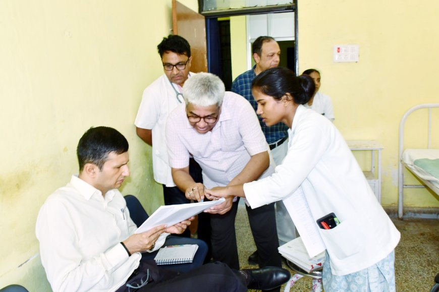 कौड़िहार सीएचसी पर मंडलायुक्त का छापा, अव्यवस्थाओं पर जताई सख्त नाराजगी