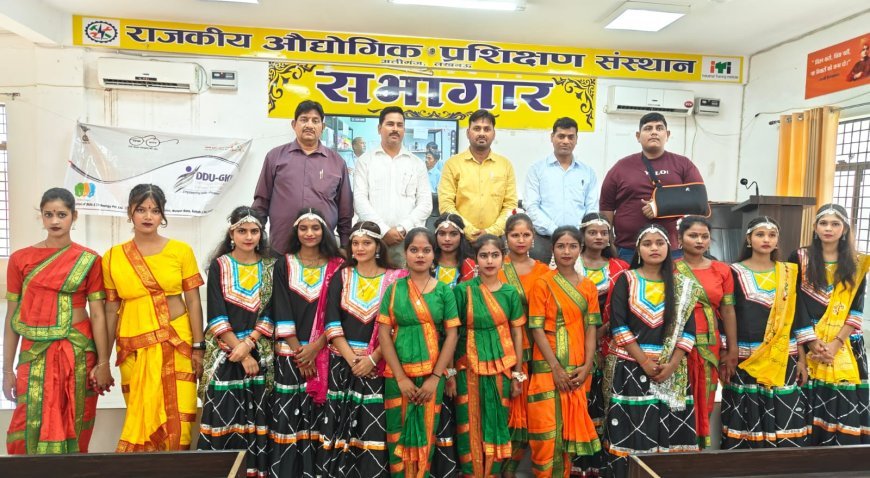 युवा कौशल में चमके सितारे: प्रशिक्षणार्थियों को मिला यूथ आइकॉन सम्मान