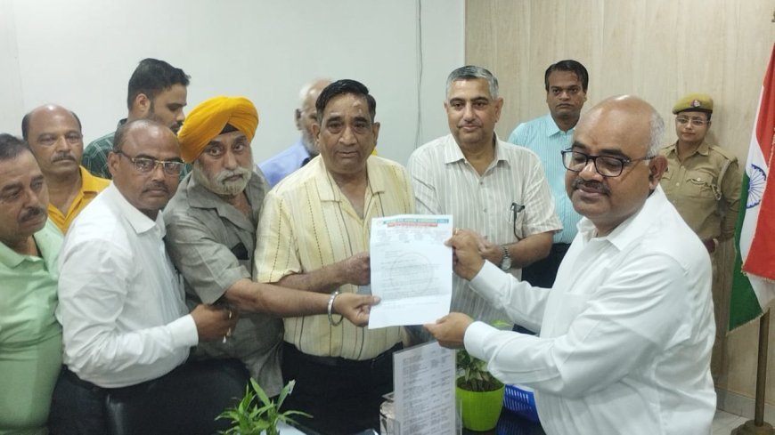 टेंट व्यापारी एसोसिएशन ने जिलाधिकारी को सौंपा ज्ञापन, उठाईं कई अहम मांगें