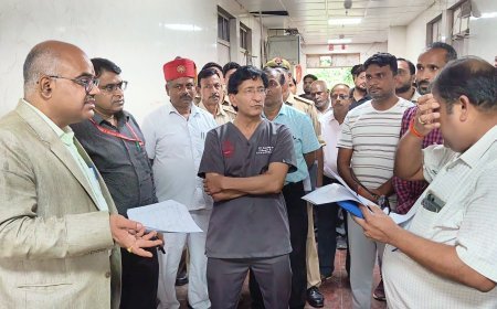 हैलेट अस्पताल के निर्माण कार्य में लापरवाही, डीएम ने लगाई फटकार