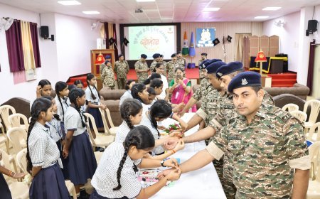 छात्राओं ने सीआरपीएफ जवानों की कलाई पर बांधी राखी, बिजनौर कैंप में मनाया गया रक्षाबंधन