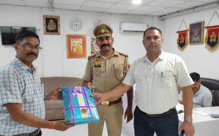 स्वयं सहायता समूहों ने बढ़ाई आत्मनिर्भरता की मिसाल,एसपी को भेंट की 500 हस्तनिर्मित राखियां