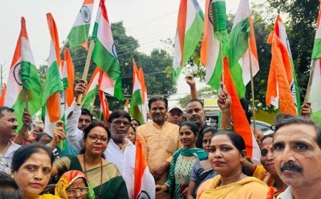 प्रयागराज में गूंजी देशभक्ति की गूंज, भाजपा कार्यकर्ताओं ने निकाली विशाल तिरंगा यात्रा