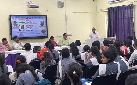प्रयागराज में 'हर घर तिरंगा' अभियान पर गोष्ठी, छात्रों को आत्मनिरीक्षण की शिक्षा पर जोर