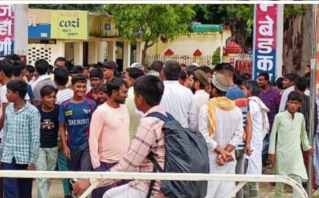 अंबेडकरनगर कलेक्ट्रेट में तिरंगा महोत्सव का भव्य शुभारंभ, देशभक्ति से गूंजा परिसर