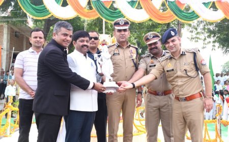 पुलिस लाइन प्रयागराज में 79वें स्वतंत्रता दिवस का भव्य समारोह: