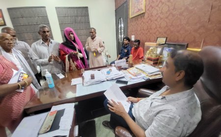 फूलपुर विधायक दीपक पटेल ने जनता दर्शन में सुनीं जन-समस्याएं,