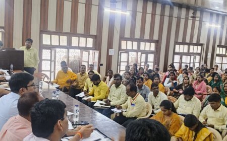 जहांगीरगंज में डीएम की औचक जाँच, स्वास्थ्य और विकास कार्यों में मिली खामियां