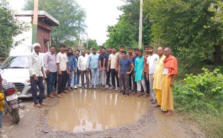 गणेशरा बाकलपुर का मुख्य मार्ग जर्जर, स्थानीय निवासियों ने किया विरोध प्रदर्शन