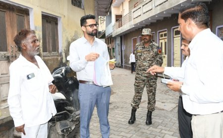 मथुरा में स्वच्छता अभियान: नगर आयुक्त ने पकड़ी खामियां, वेतन कटा, नोटिस जारी