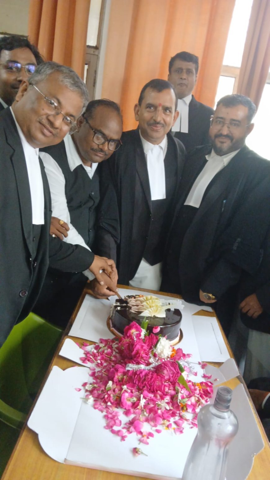 विधि मंच ने धूमधाम से मनाया मंत्री आशीष पटेल का जन्मदिन