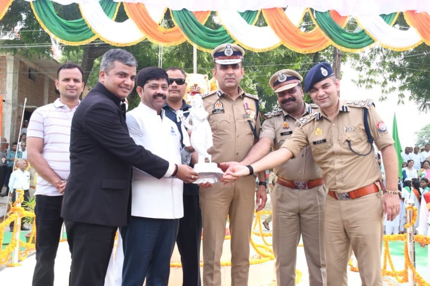 पुलिस लाइन प्रयागराज में 79वें स्वतंत्रता दिवस का भव्य समारोह: