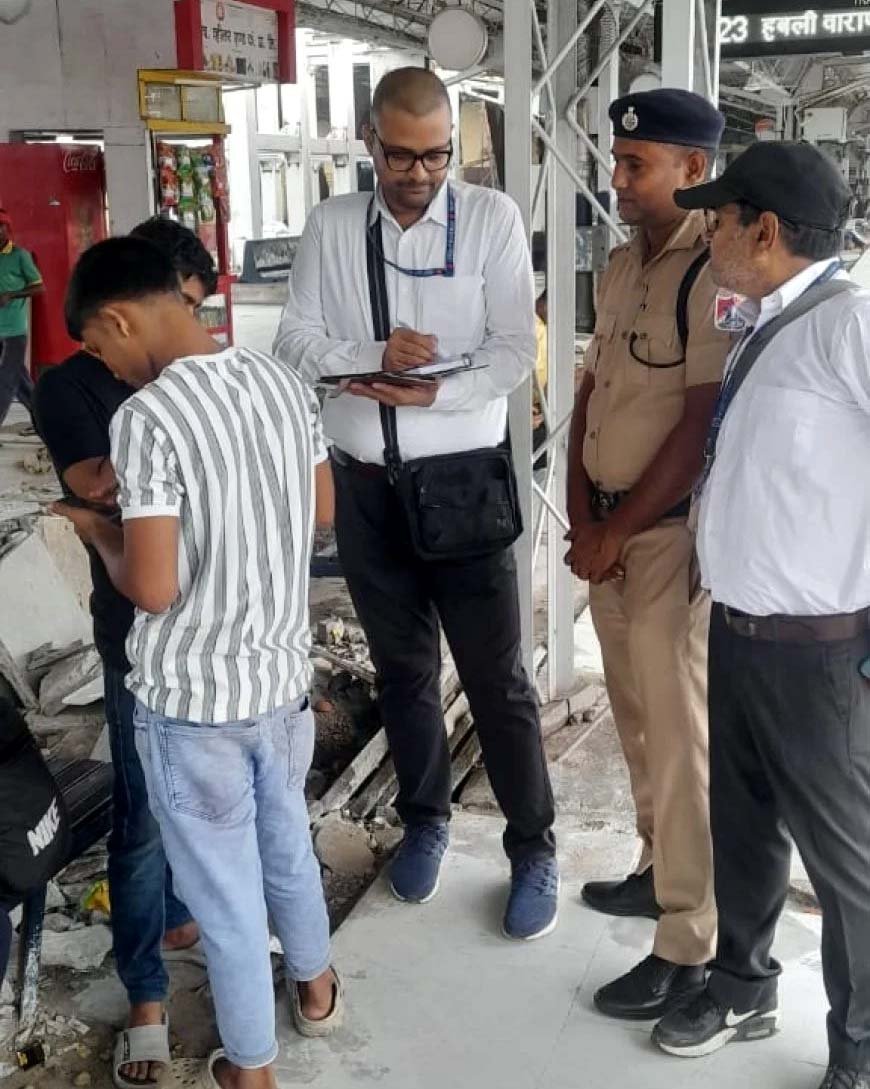 प्रयागराज-मिर्जापुर खंड में चलाया गया टिकट चेकिंग अभियान