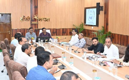 भारतीय रेल की नई दिशा: महाप्रबंधक नरेश पाल सिंह का झांसी मंडल दौरा