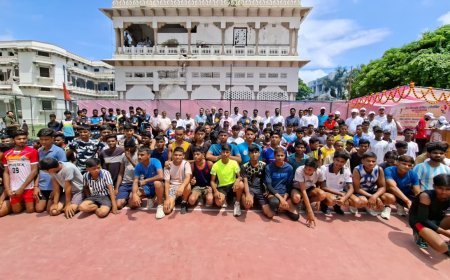 Prayagraj में वॉलीबॉल प्रतियोगिता का रोमांच, सोरांव ने मारी बाजी