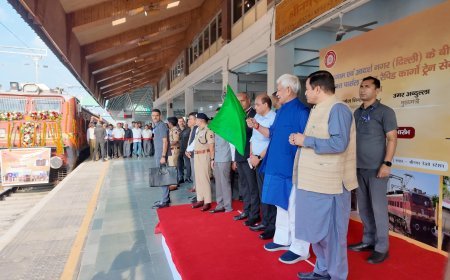 कश्मीर से आदर्श नगर दिल्ली के लिए पार्सल कार्गो ट्रेन आज हरी झंडी दिखा कर रवाना किया गया