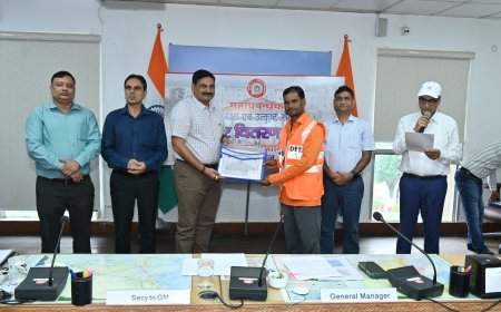 महाप्रबन्धक ने 11 रेल कर्मचारियों को किया पुरस्कृत , अमर सिंह एवं रजनी कान्त बने माह अगस्त 2025 के सर्वश्रेष्ठ रेलकर्मी