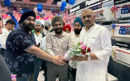 panasonic ए सी वर्ल्ड के नवीन शोरूम का शुभारंभ