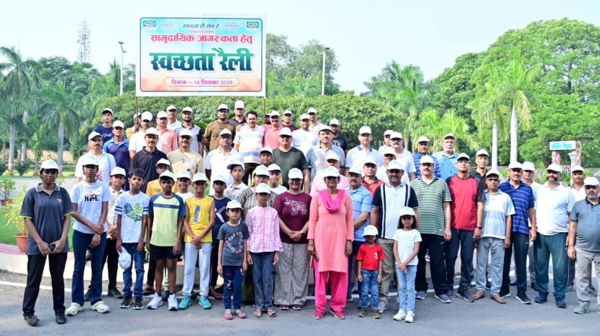 IFFCO : बैनर, पोस्टर व नारों के साथ निकाली स्वच्छता रैली 