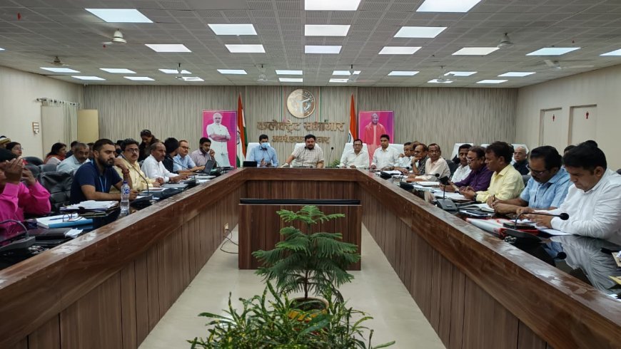 DM Ambedkarnagar ने समस्त संबंधित अधिकारियों को रैंकिंग सुधार एवं कार्यों में तेजी लाने के दिए निर्देश