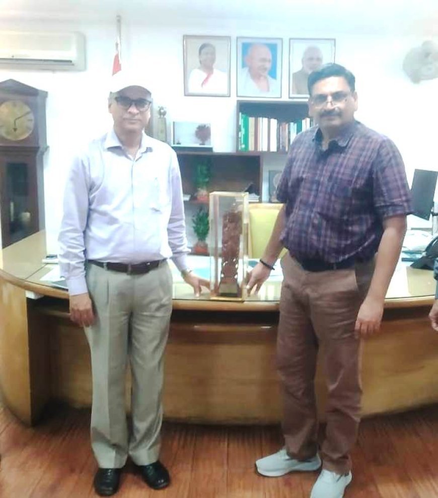महाप्रबंधक कार्यालय रेलवे को नगर राजभाषा कार्यान्वयन समिति की चल वैजयंती का प्रथम पुरस्कार