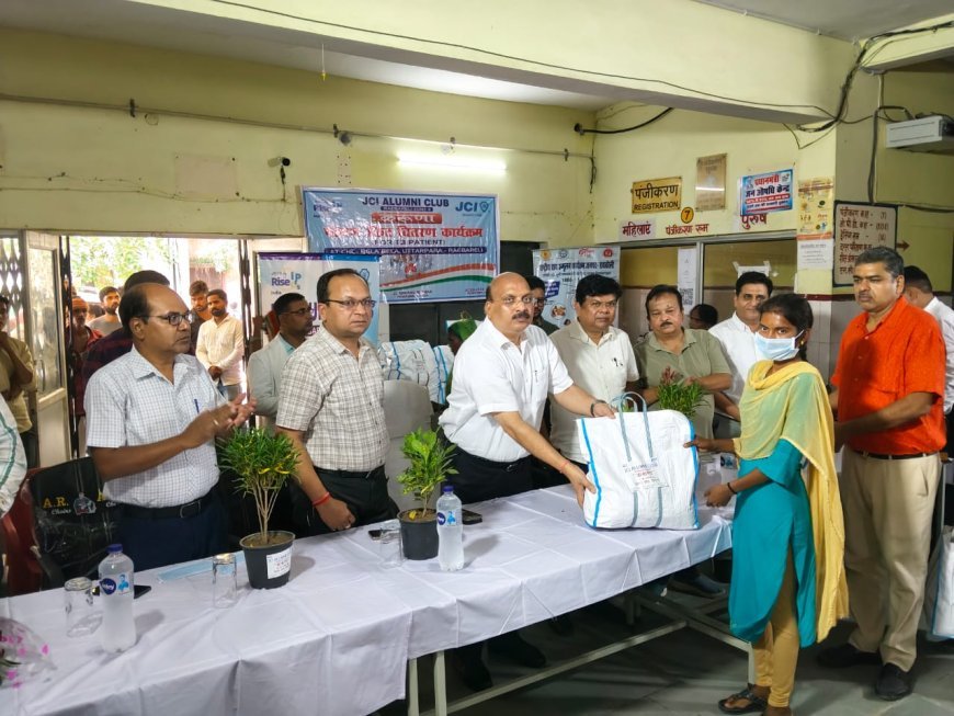 टीबी मरीजों के लिए गोद लेने का कार्यक्रम आयोजित, 37 मरीजों को पोषण पोटली वितरित