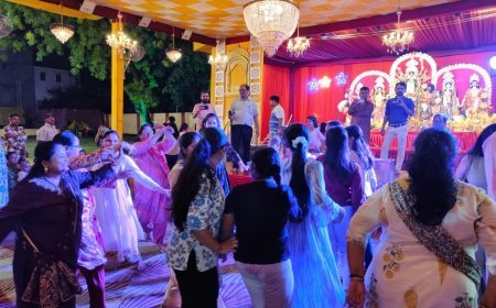 दुर्गा पूजा उत्सव में धुनुची नृत्य  रॉकबैंड  डांडिया की मची धूम 