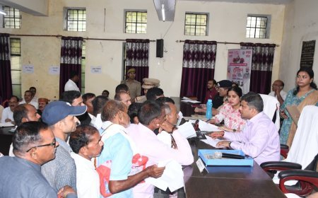 समाधान दिवस में कुल 245 प्रकरण सुनवाई के लिए आयें, 09 प्रकरणों का मौके पर किया गया निस्तारण