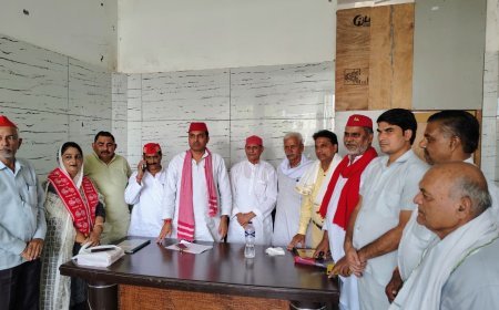 समाजवादी पार्टी कार्यालय हापुड में मासिक सभा का हुआ आयोजन 